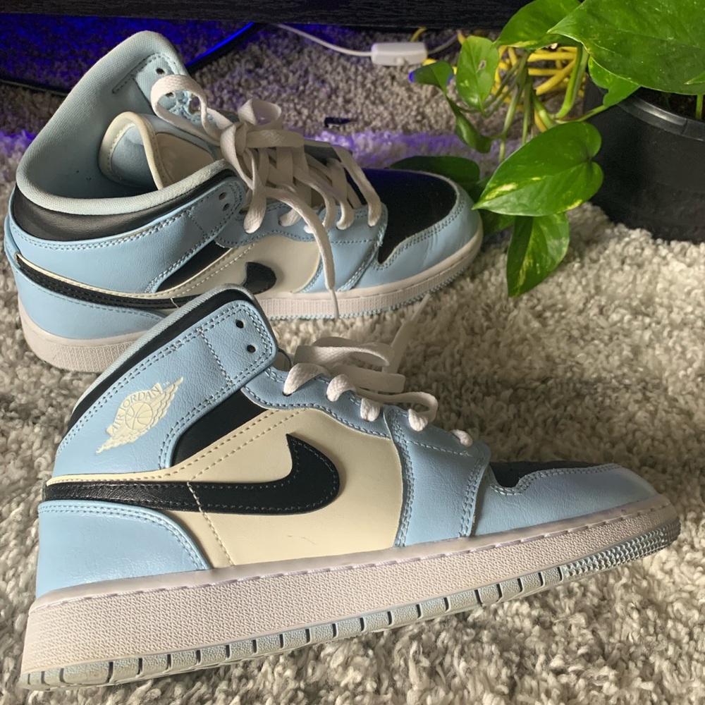 Jordan Kids Light Blue and Black Sneakers